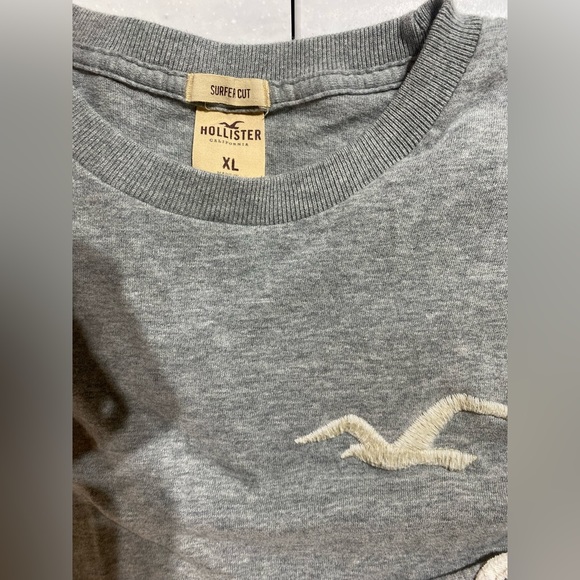Hollister Long Sleeve - Picture 2 of 2